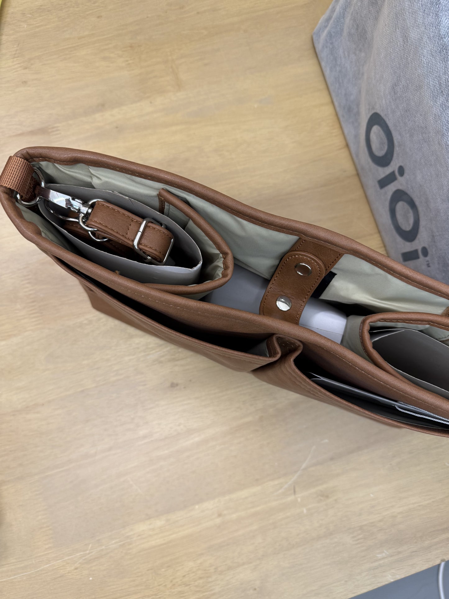 A05 Signature Stroller Organiser/Bag with missing stroller clips
