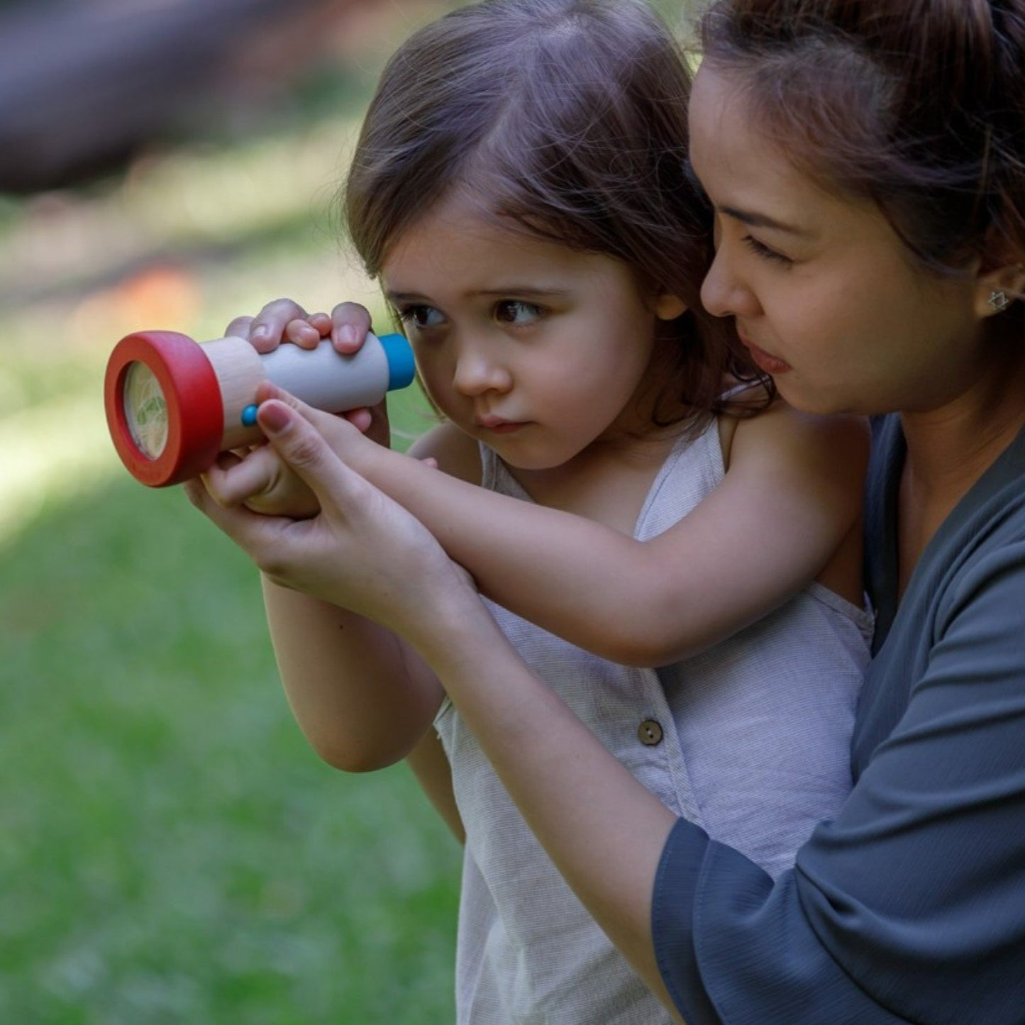 Little ones can put their favorite objects inside and experience a swirling explosion of brilliant colors.