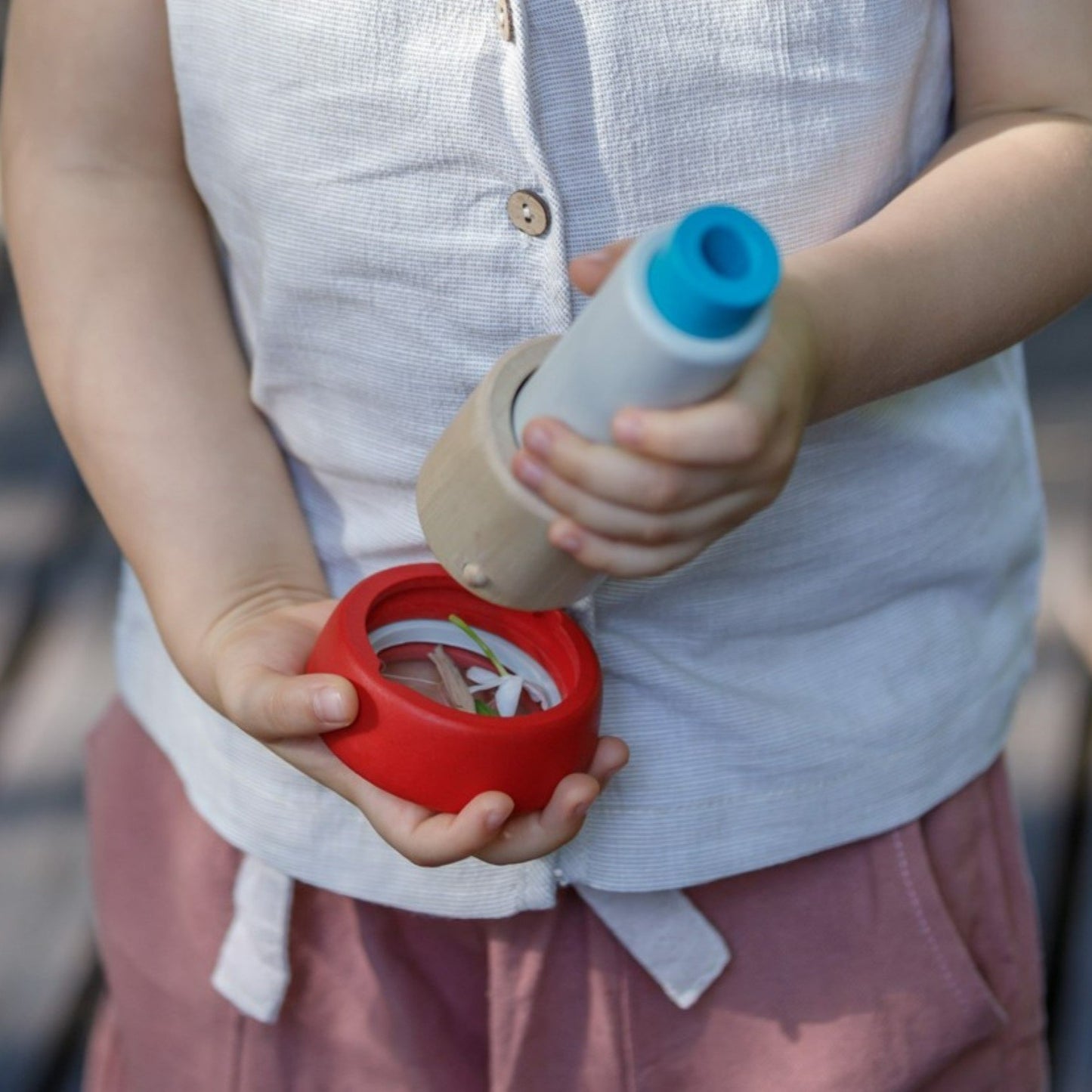 Little ones can put their favorite objects inside and experience a swirling explosion of brilliant colors.
