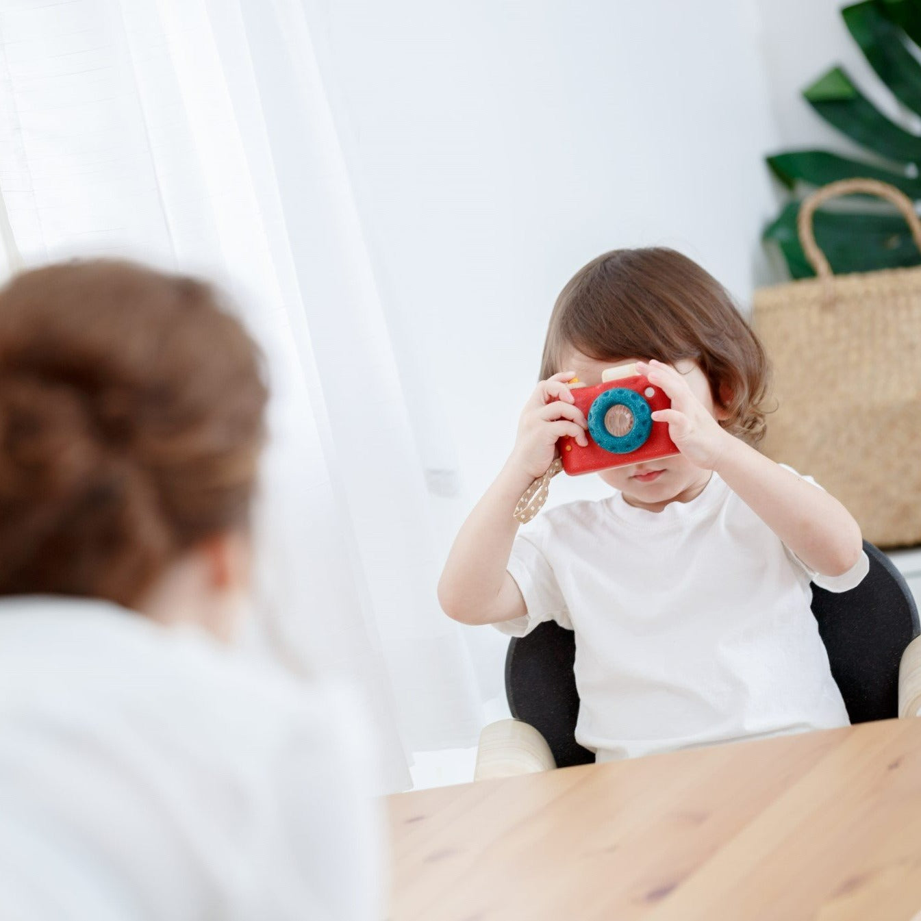 The My First Camera is crafted with PlanWood(TM) a PlanToys material made from surplus sawdust that results in a more flexible water-resistant wood and is pigmented with water-based and natural dyes that are free from harmful chemicals.