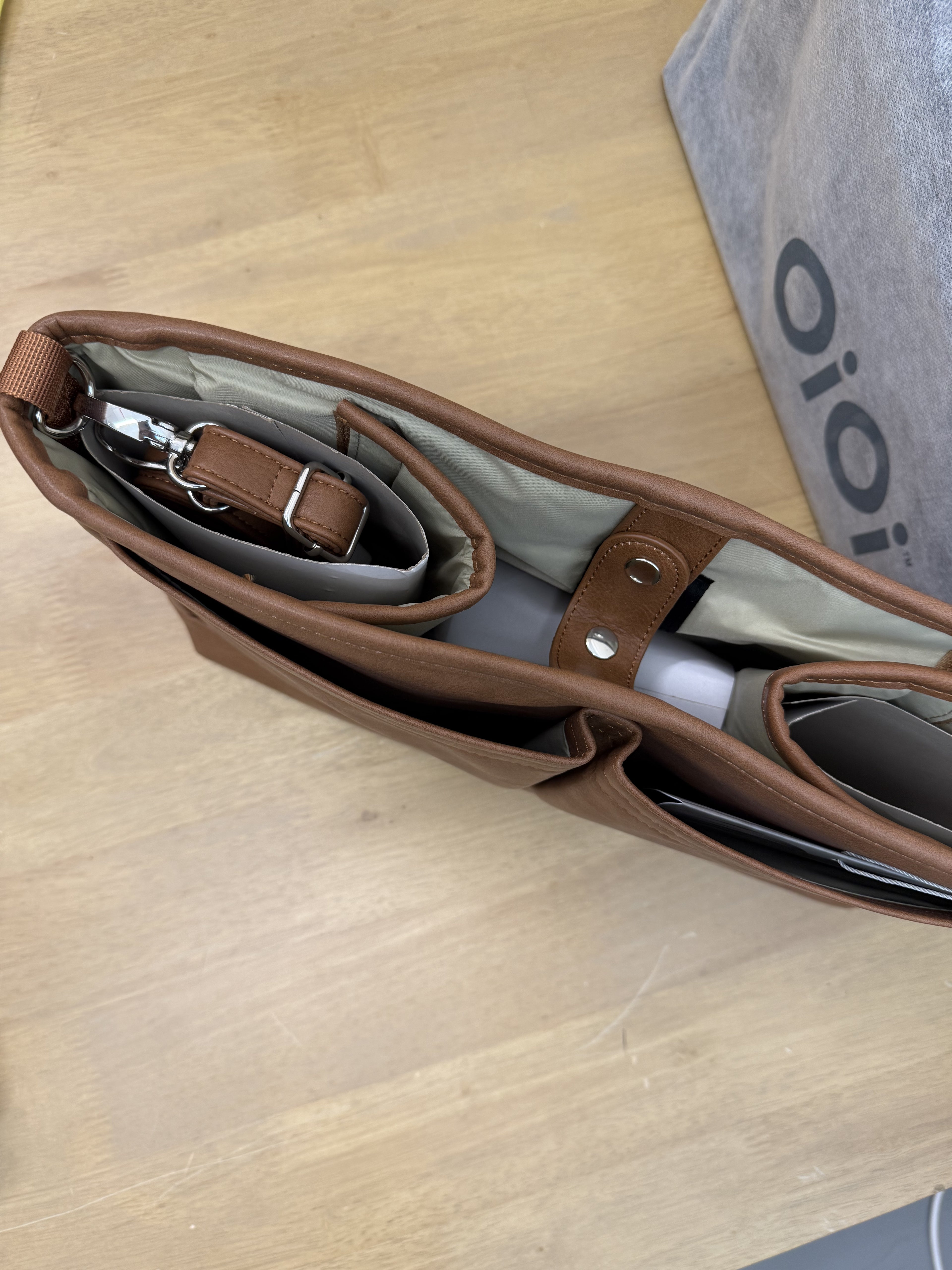 A05 Signature Stroller Organiser/Bag with missing stroller clips