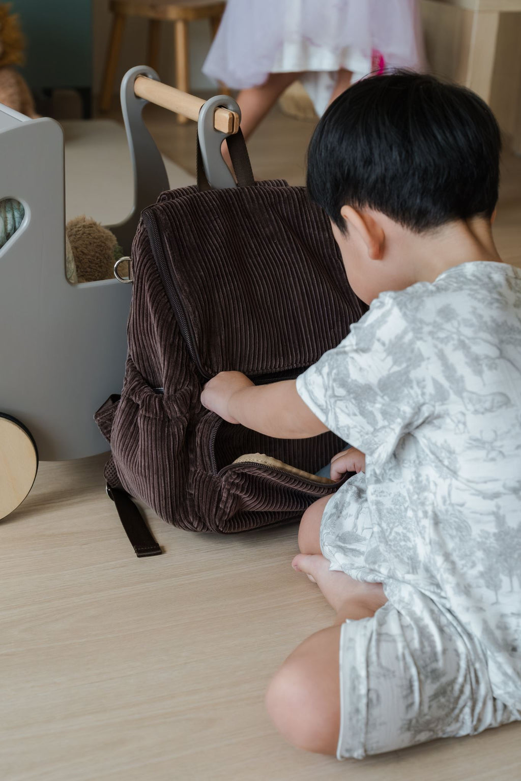 Signature Kids Backpack - Chocolate Brown Corduroy OiOi