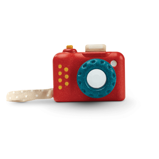 The My First Camera is crafted with PlanWood(TM) a PlanToys material made from surplus sawdust that results in a more flexible water-resistant wood and is pigmented with water-based and natural dyes that are free from harmful chemicals.